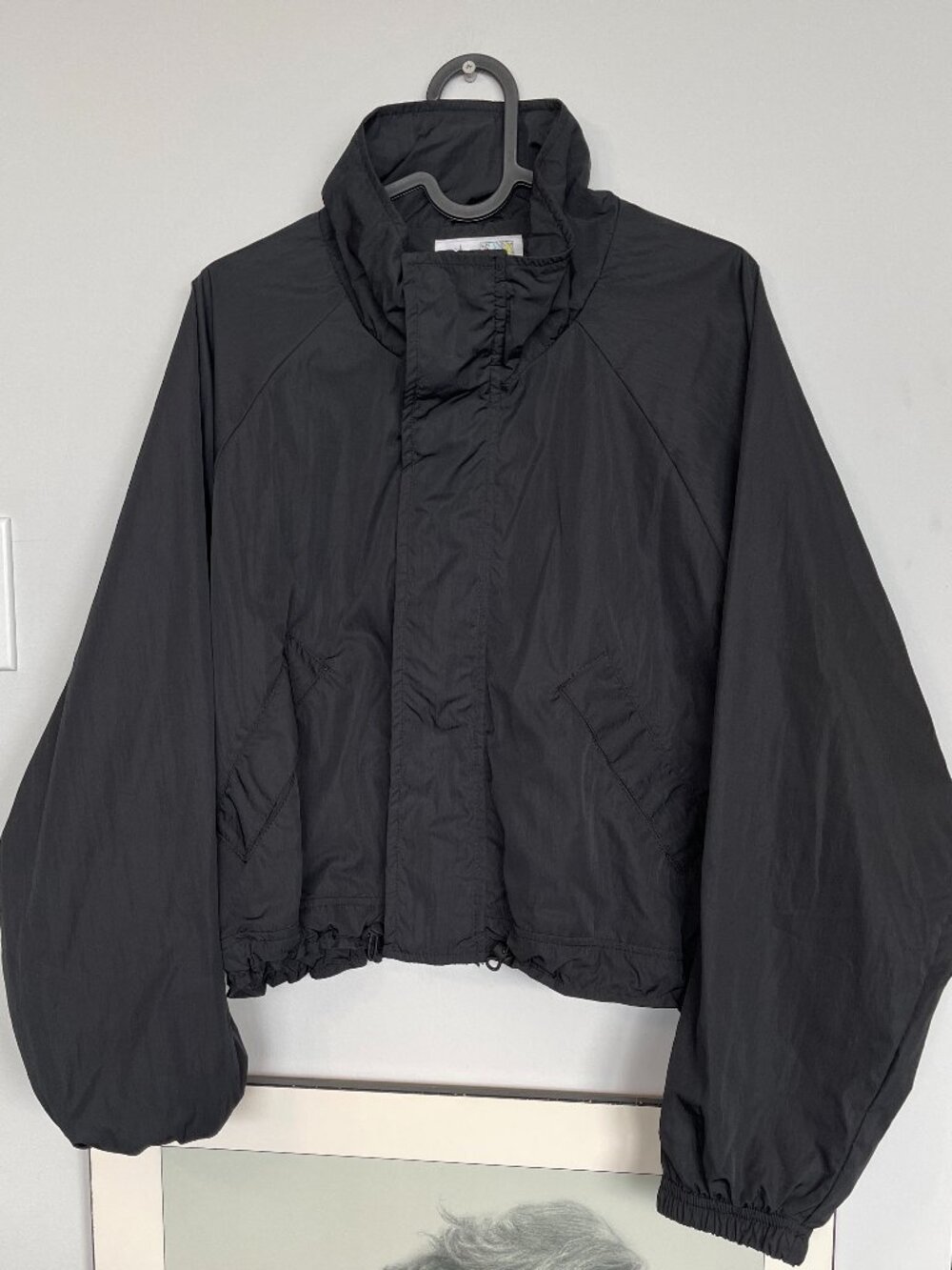 AERIE CROPPED LIGHTWEIGHT WINDBREAKER RAINCOAT IN BLACK SIZE MEDIUM